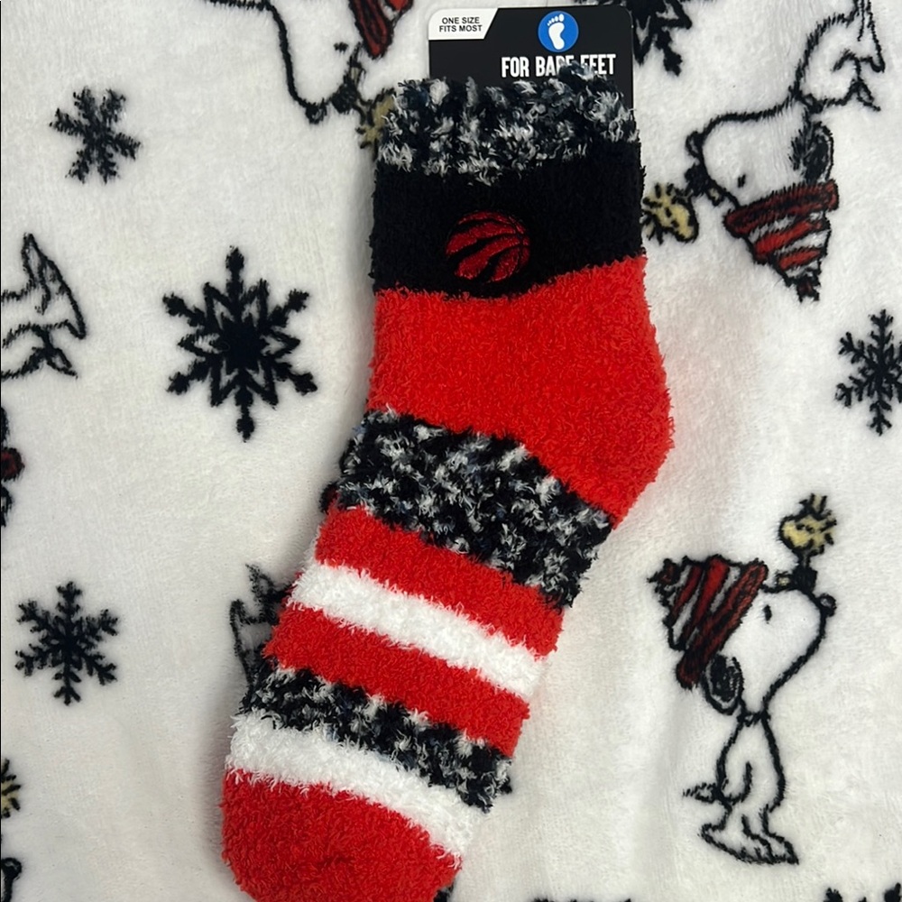 NBA nwt Toronto Raptors For Bare Feet Red and Black Striped Fuzzy Socks